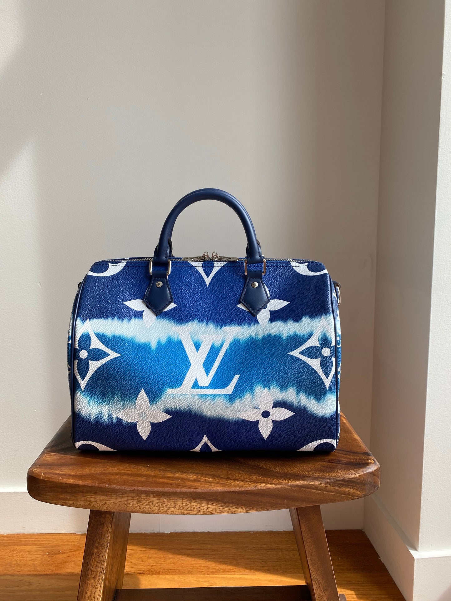 Louis Vuitton | Escale Bandoulière 30 Tie-Dye Crossbody