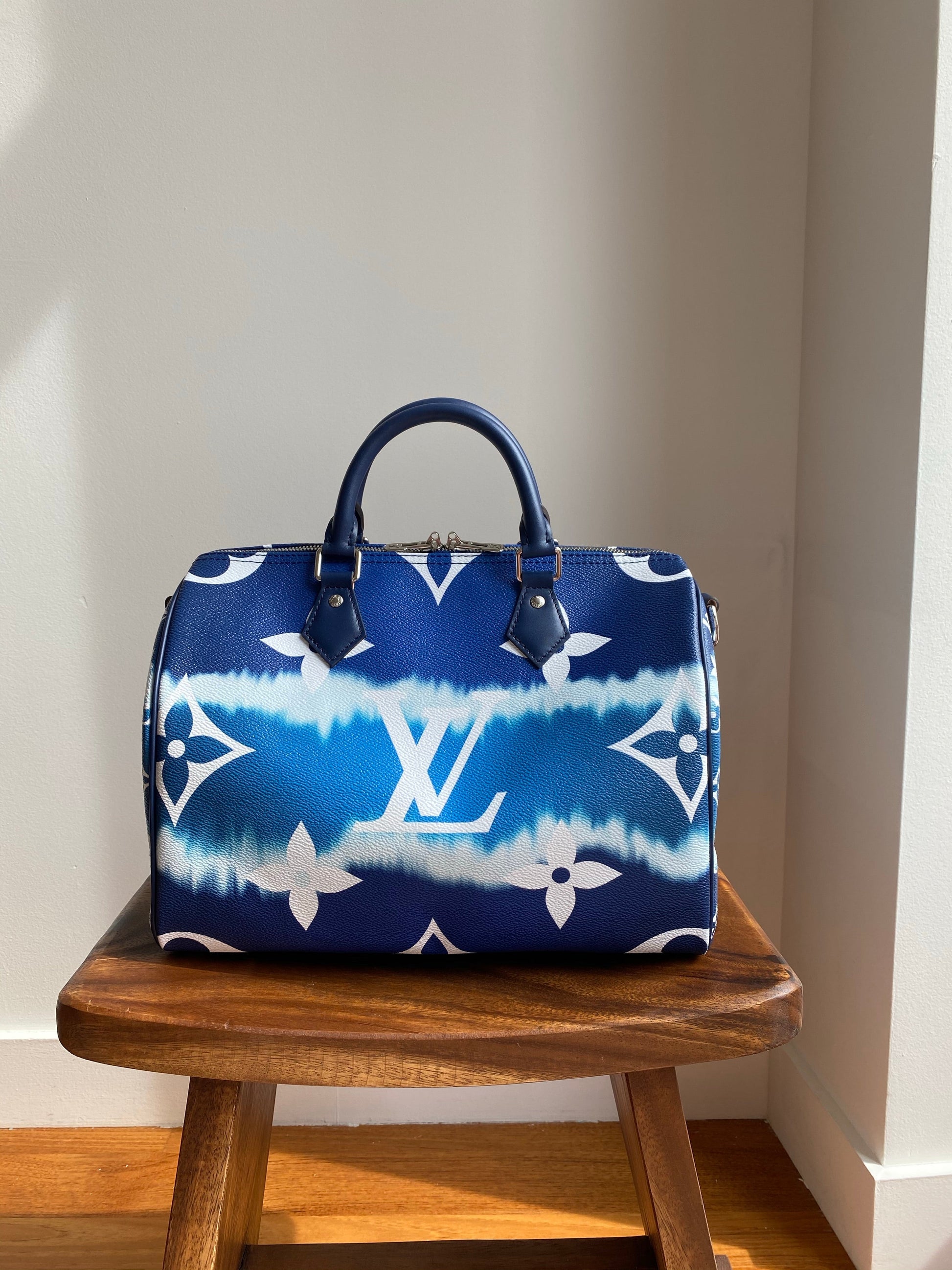 Louis Vuitton | Escale Bandoulière 30 Tie-Dye Crossbody