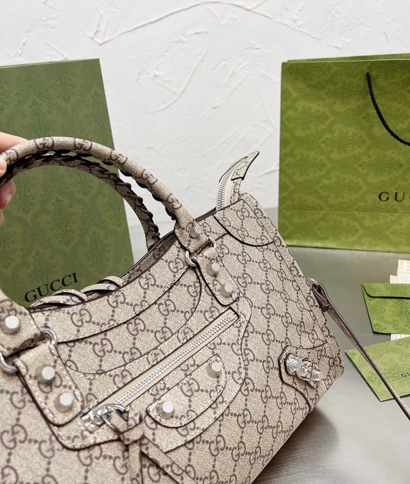 Gucci Woman Shoulder Bag Style 11