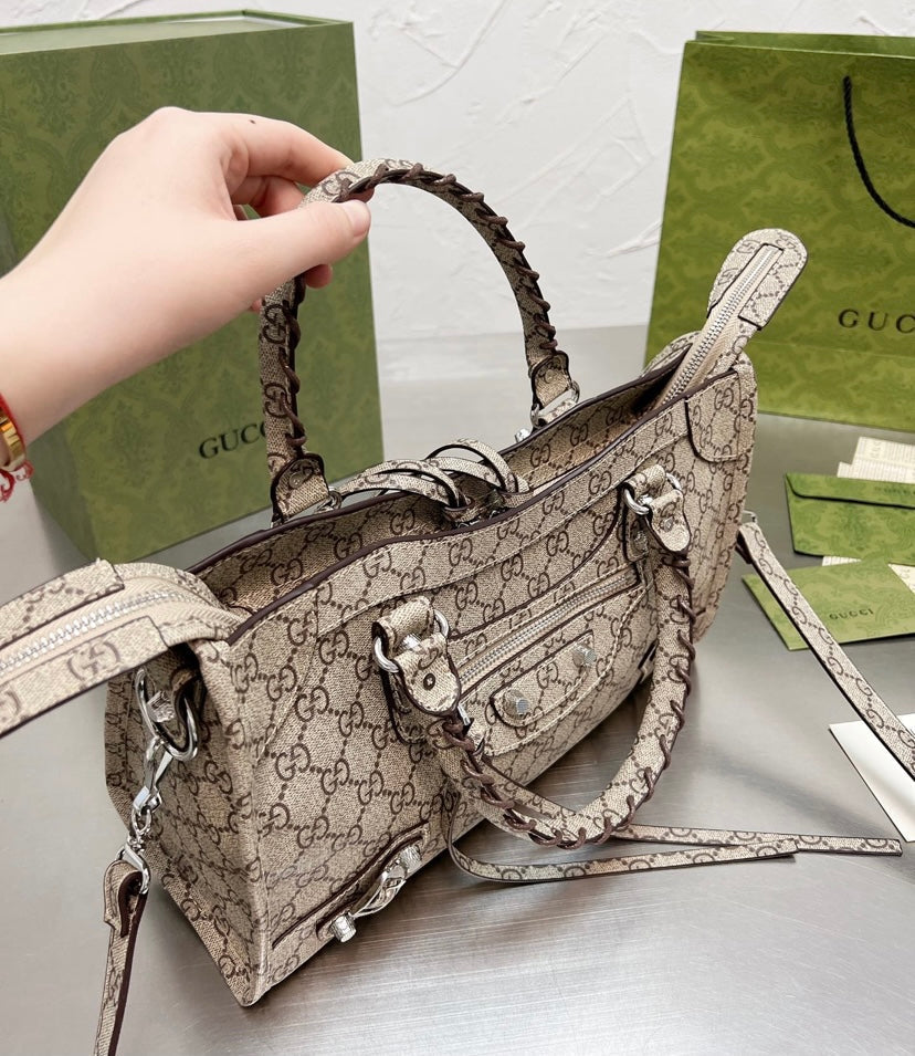 Gucci Woman Shoulder Bag Style 11