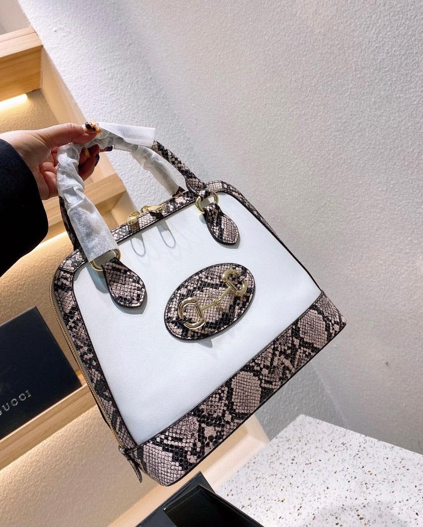 Gucci Woman Shoulder Bag Style 4