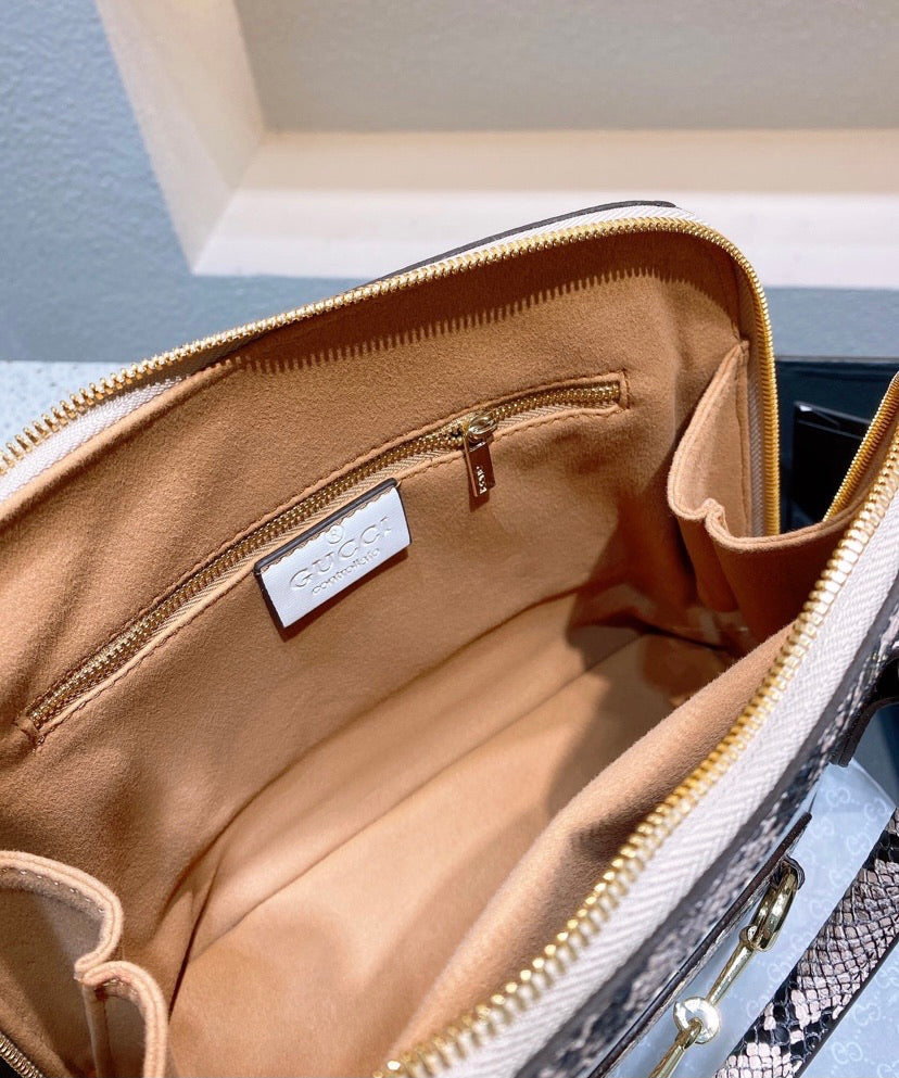 Gucci Woman Shoulder Bag Style 4
