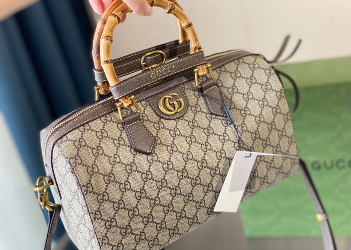 Gucci Woman Shoulder Bag Style 19