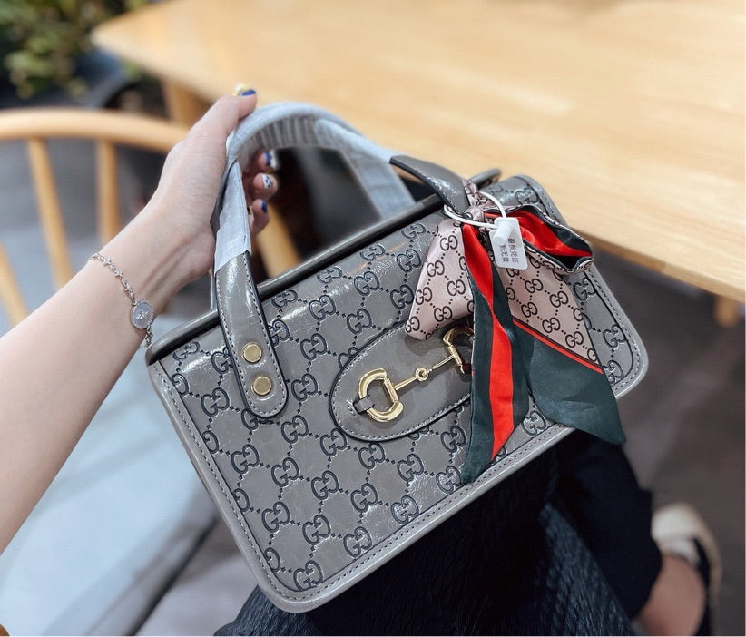 Gucci Woman Shoulder Bag Style 5