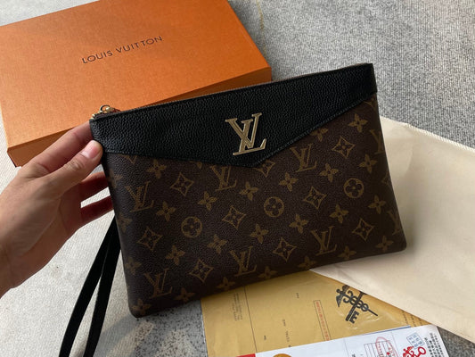Louis vuitton handbag (wristlet bag)