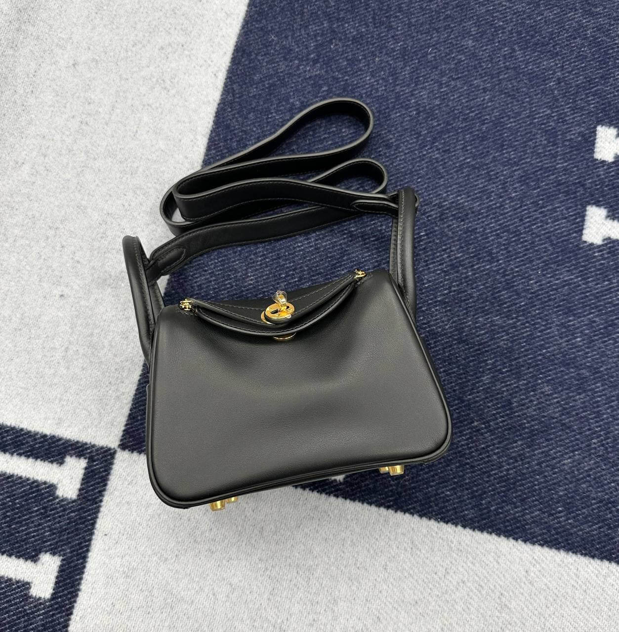 Luxury Hermes Lindy mini bag black