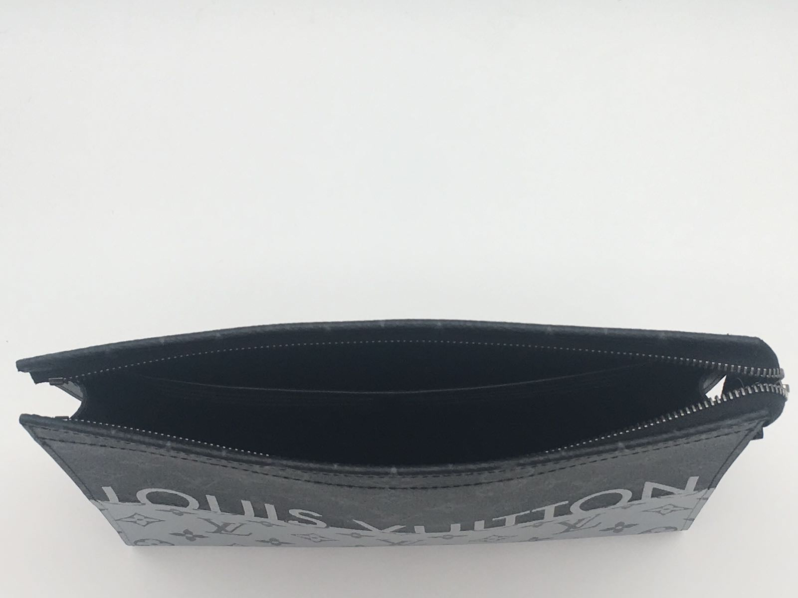 Louis Vuitton | Pochette Voyage MM Crossbody