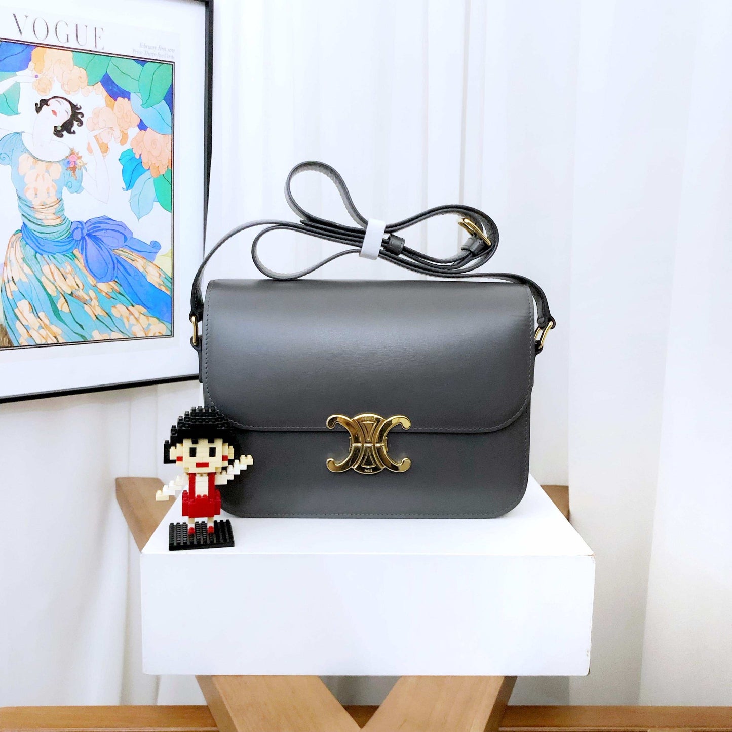Luxury CELINE Triomphe Medium Shoulder Bag in Gray Leather