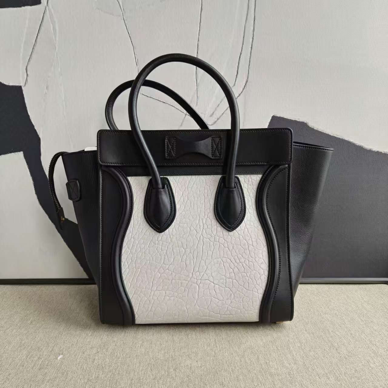 Luxury CELINE Luggage Micro Tote Bag Black Leather