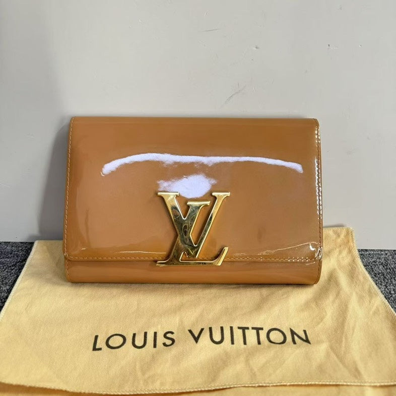 Louis Vuitton Vernis Patent Leather Clutch in Tan