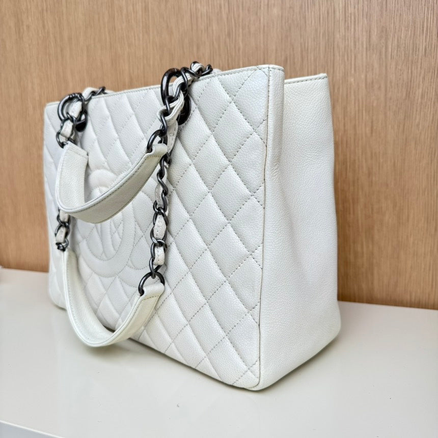 Chanel Shoulder Bag - Lynora Bags