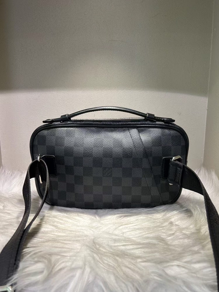 Louis Vuitton Damier Graphite Canvas Messenger Bag in Black