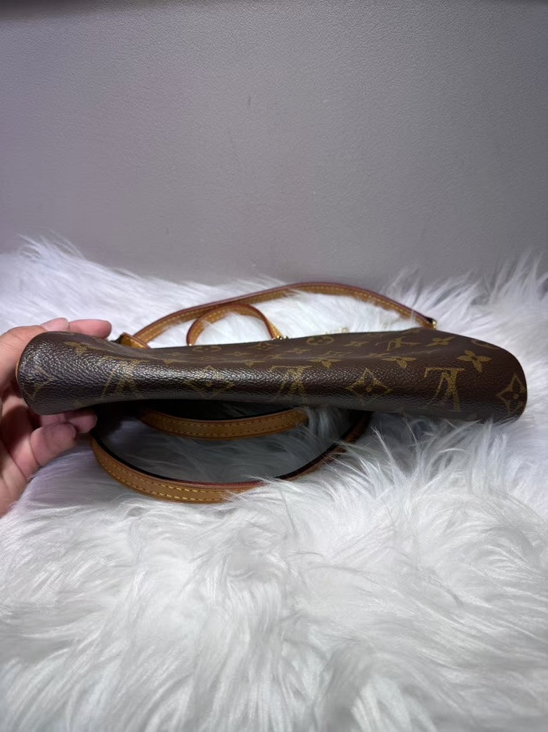 Louis Vuitton Monogram Pouchette Brown Shoulder Bag