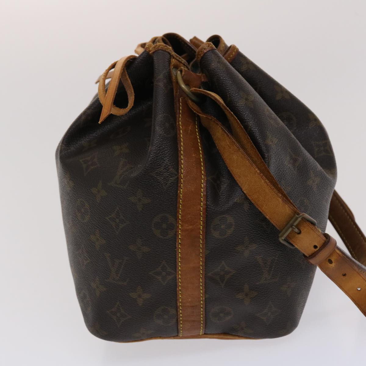 LOUIS VUITTON Monogram Petit Noe Shoulder Bag LV th3802