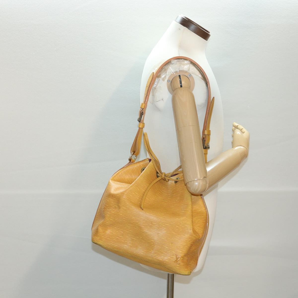 LOUIS VUITTON Epi Petit Noe Shoulder Bag Tassili Yellow M44109 LV ti982